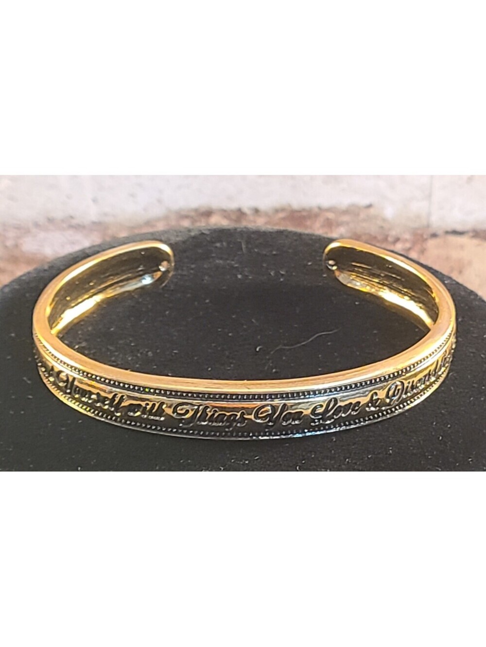 Avon Motivational Gold Toned Bracelet Cuff One Size "Surround Yourself With ..."